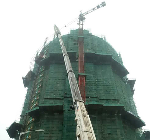 渭南市吊车在工地上作业